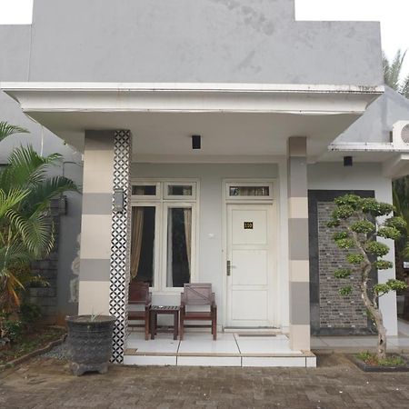 Musdalifah Hotel Sumenep Exterior photo